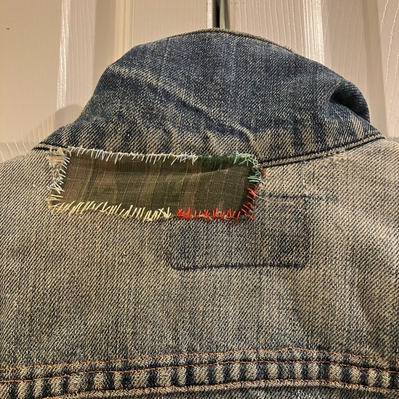 Vintage early to mid 70s Levi’s/Ford denim trucker jacket,with natural distress - Picture 9 of 14